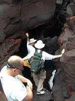 Click to enlarge Kiko shows a lava crack with freshwater